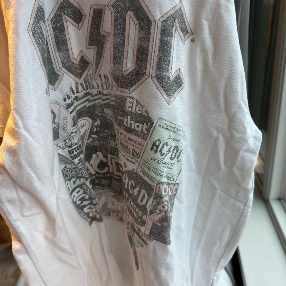 🎉2 for $22 🎉 Abercrombie Kids White AC/DC Graphic Tee - Picture 2 of 3